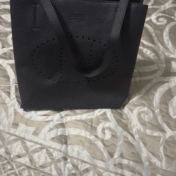 Hermes Black Shoulder Bag with Structured Design - Picture 3 of 4